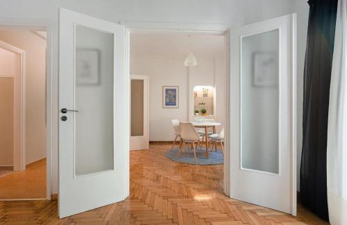 Athens Apartment | Bright apartment in old Athenian neighborhood!