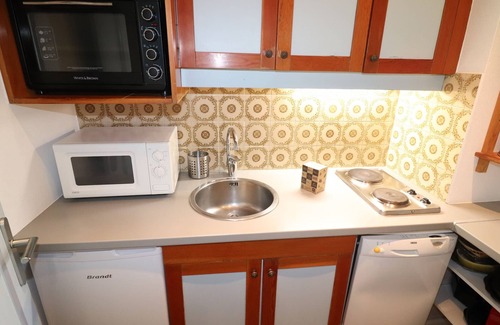 Les Almes Apartment | Bright apartment near slopes, shops, balcony