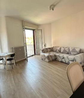 Lorenteggio Apartment | Bright Apartment Segneri M4