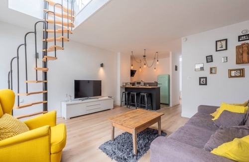 Wazemmes Apartment | Bright apartment with rooftop and private garage.