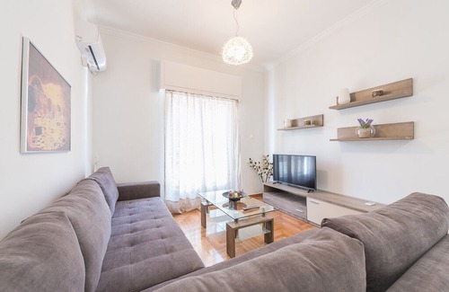 Thissio Apartment | Bright apt in the heart of Athens