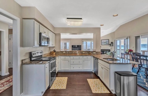 Moneta House | Bright, Beautiful Smith Mountain Lakefront, Full Amenities & Perfect Location!