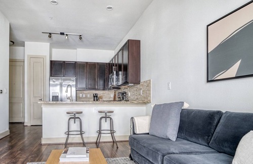 Bouldin Apartment | Bright Bouldin Creek 1BR w/ Gym, Pool & W/D, nr downtown, by Blueground