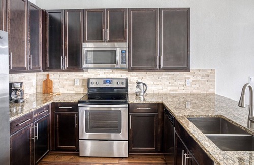 Bouldin Apartment | Bright Bouldin Creek 1BR w/ Gym, Pool & W/D, nr downtown, by Blueground