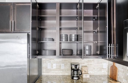 Bouldin Apartment | Bright Bouldin Creek 1BR w/ Gym, Pool & W/D, nr downtown, by Blueground