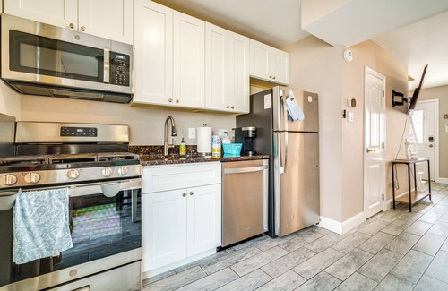 Leeds Point House | Bright Brigantine Townhome: Steps to Beach Access!