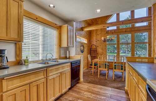 Redmond Ski Chalet | Bright Cabin with Shared Pool, Hot Tub & Resort Amenities