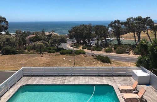 Camps Bay Apartment | Bright Camps Bay Loft with Stunning Views and Shared Pool