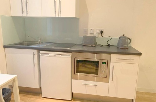 Avonmore and Brook Green Apartment | Bright central private first floor apartment Kensington Olympia