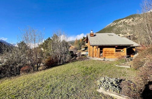 Forville Ski Chalet | Bright chalet with spacious garden in Briançon