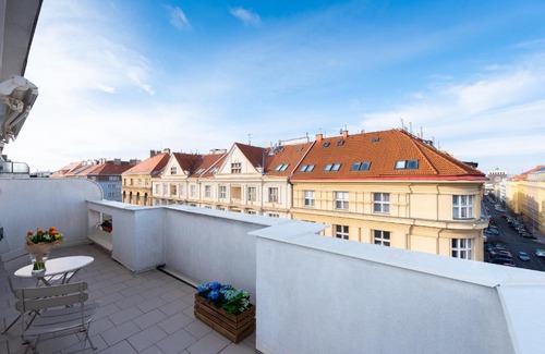 Prague 3 Apartment | BRIGHT CHARMING Apt with TERRACE, PARKING & AirCo.