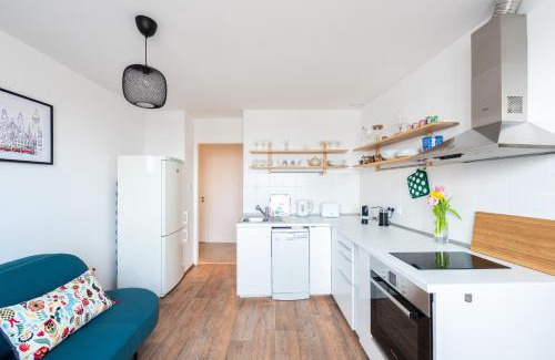 Prague 3 Apartment | BRIGHT CHARMING Apt with TERRACE, PARKING & AirCo.