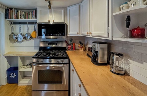 East Deering House | Bright Charming Victorian Close to Everything!