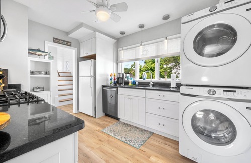 Waterford House | Bright & Cheerful Coastal Cottage for Multi-week & Monthly Stays