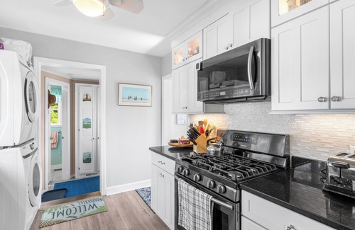 Waterford House | Bright & Cheerful Coastal Cottage for Multi-week & Monthly Stays