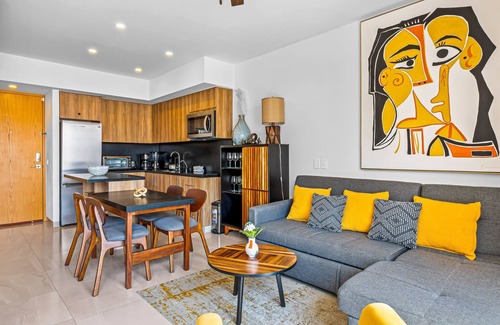 Bucerias Condo | Bright coastal condo with pool access, private balcony & fast Wi-Fi