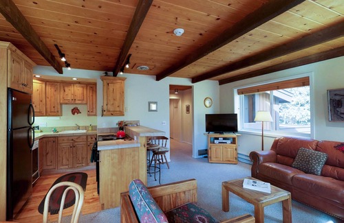 Elkhorn Condo | Bright Condo Less than a Mile to Ski Lifts, Pool, Tennis