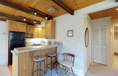 Elkhorn Condo | Bright Condo Less than a Mile to Ski Lifts, Pool, Tennis