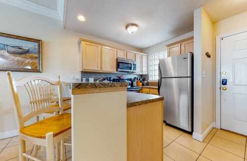 South Padre Island Condo | Bright & Contemporary Home with Shared Pool & Central Location
