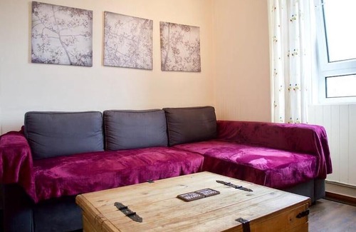 Gorgie Apartment | Bright & Cosy 1 BD Flat in Edinburgh