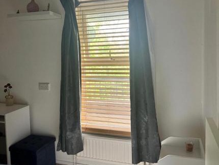 Grove Park House | Bright & Cozy Double Room with great transport links