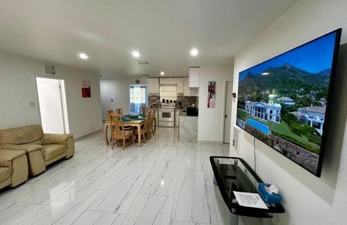 Dania Beach House | Bright & Cozy Family Home Near Dania Beach