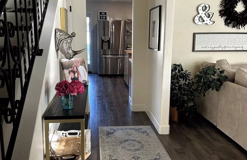 Salinas House | Bright cozy home10 minutes from Monterey and Carmel!