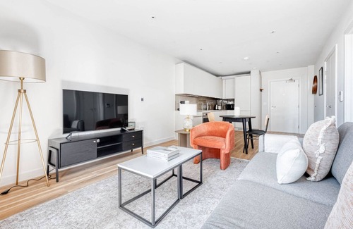 Fairfield Apartment | Bright Croydon 1BR, new build w/ 24h security, nr Tube, by Blueground