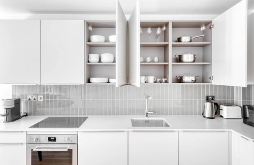 Fairfield Apartment | Bright Croydon 1BR, new build w/ 24h security, nr Tube, by Blueground