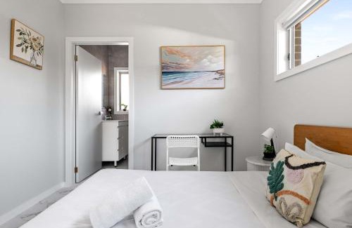 Ryde House | Bright Detached Double Ensuite Room - Near Top Ryde City Shared Amenities