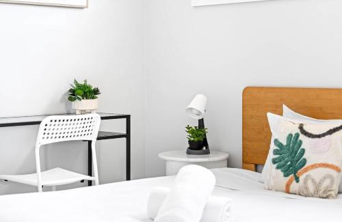 Ryde House | Bright Detached Double Ensuite Room - Near Top Ryde City Shared Amenities
