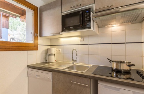 La Salle-les-Alpes Apartment | Bright duplex chalet · Shuttle to slopes · Free WIFI · Pets allowed