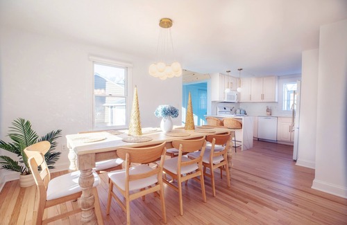 Fairfield House | Bright Escape, Top-Rated Design, Fire pit, Near Beach