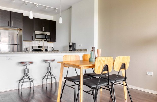 Evanston Apartment | Bright Evanston 1BR w/Pool & Gym, walk to Northwestern, by Blueground