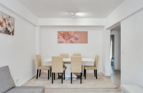 Paco De Arcos Apartment | Bright & Family Flat in Paço de Arcos by HostWise