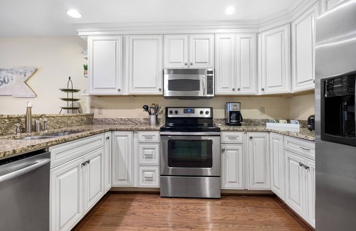 Seabrook Island Villa | Bright, Fresh & Sunny! Private pool. 3 screened in porches. Close to beach.