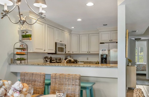 Seabrook Island Villa | Bright, Fresh & Sunny! Private pool. 3 screened in porches. Close to beach.
