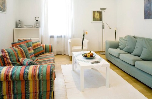 Bregenz Apartment | Bright Holiday Apartment “Ferienwohnung Bregenz 8 Top 1” in Central Location Close to Lake Constance with Wi-Fi, Terrace & Garden