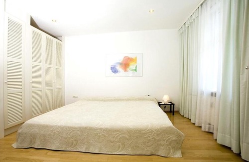Bregenz Apartment | Bright Holiday Apartment “Ferienwohnung Bregenz 8 Top 1” in Central Location Close to Lake Constance with Wi-Fi, Terrace & Garden