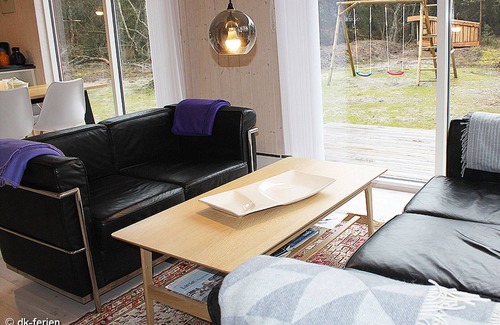 Læsø House | Bright holiday home in a quiet forest location with 3 bedrooms and WiFi