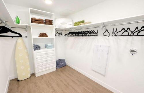 Lyon Street Apartment | Bright Home 10 Min to Disneyland Pool & GYM