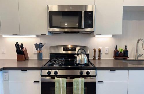 Lyon Street Apartment | Bright Home 10 Min to Disneyland Pool & GYM