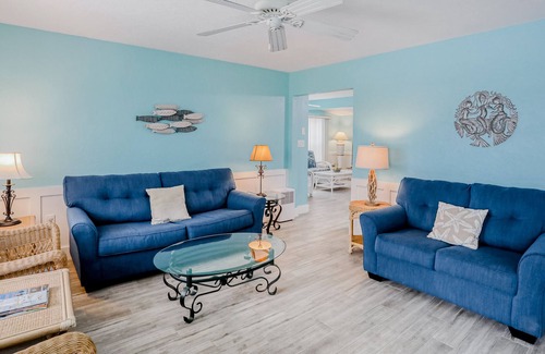 Siesta Key House | Bright house with pool, steps to Point of Rocks Beach & mins to Siesta Key Beach