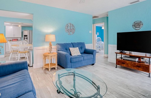 Siesta Key House | Bright house with pool, steps to Point of Rocks Beach & mins to Siesta Key Beach