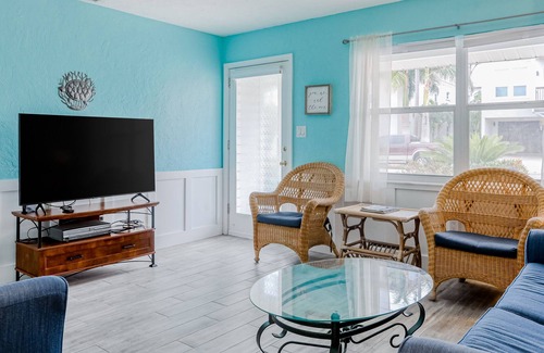 Siesta Key House | Bright house with pool, steps to Point of Rocks Beach & mins to Siesta Key Beach
