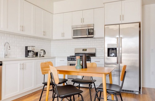 Koreatown Apartment | Bright Koreatown 1BR w/Gym & W/D, walk to Wilshire Blvd, by Blueground