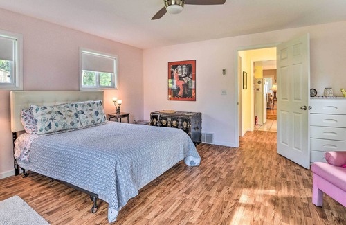 Lexington Cottage | Bright Lakefront Cottage w/ Deck & Fire Pit!
