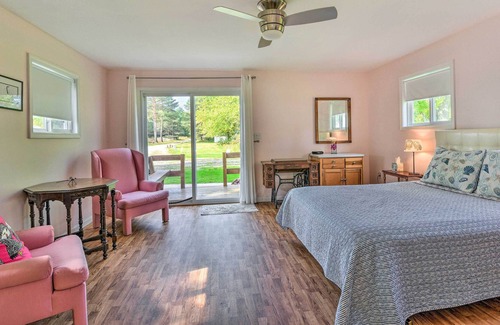 Lexington Cottage | Bright Lakefront Cottage w/ Deck & Fire Pit!