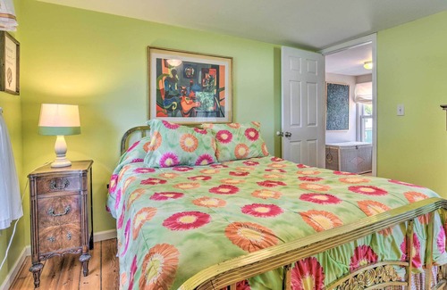 Lexington Cottage | Bright Lakefront Cottage w/ Deck & Fire Pit!
