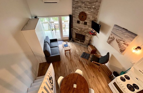 Magog Condo | Bright lakeside condo